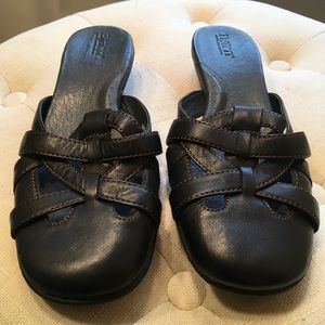 EUC Born Black Leather Slides. Size 7